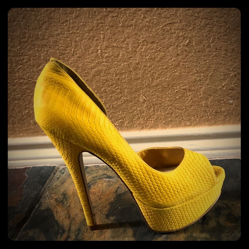 Yellow Nubuck peep toe heel